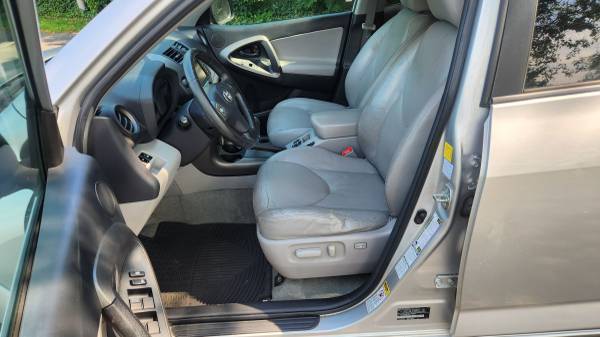 Toyota Rav4 Limited 2011 - $5,900 (11795)63654722650881124