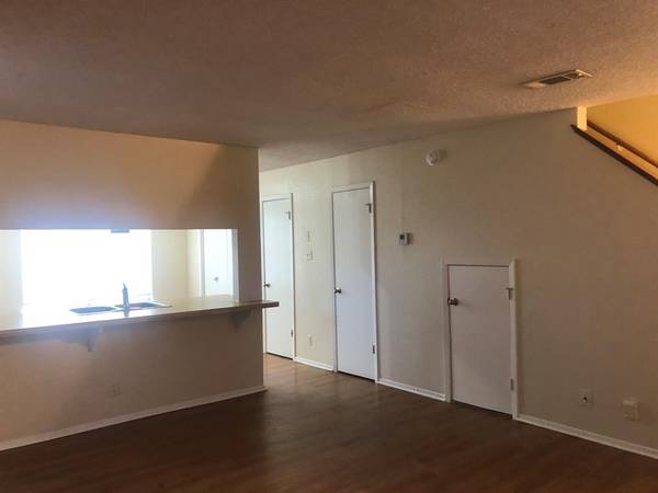 $1,495 / 2br - 900ft2 - 2/1.5 Duplex for $1495 near Brodie/William Cannon! Carport/Yard! (Brodie/William Cannon)63922558123650123