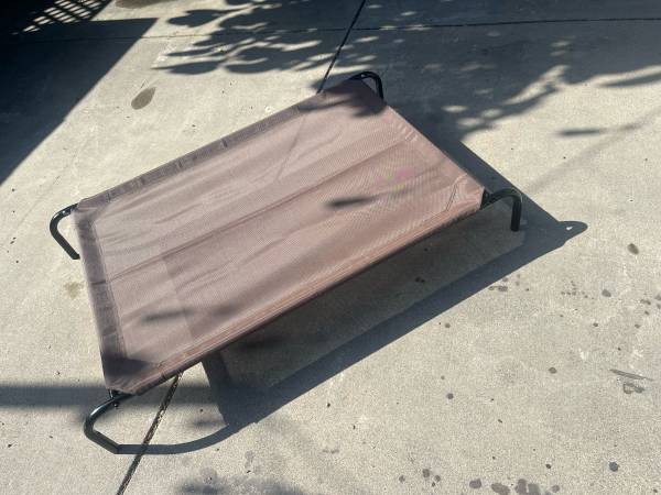Elevated Dog Bed / platform Large Dogs 1