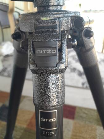 GITZO G1325 Tripod w/GH3750QR Head 1