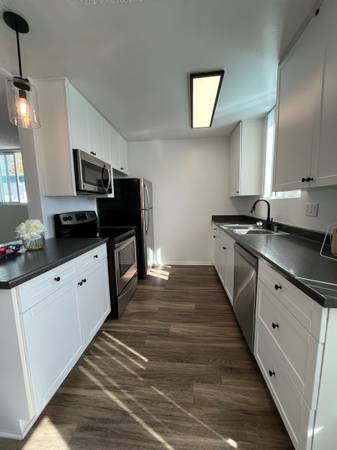 $2,300 / 2br - 720ft2 - MOVE IN READY! Half Off 1st Month's Rent (Normal Heights)63865931837057124