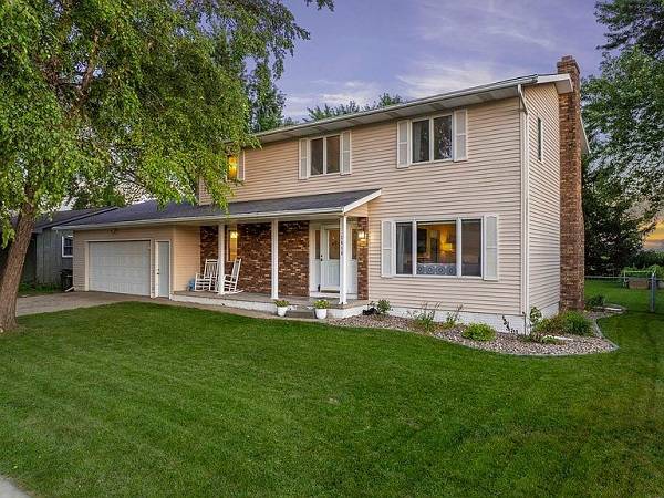 $1,350 / 3br - 2274ft2 - ¡Cómoda casa de 3 habitaciones y 2 baños con espacios flexibles y encanto! (Waterloo, IA)63659679765251120