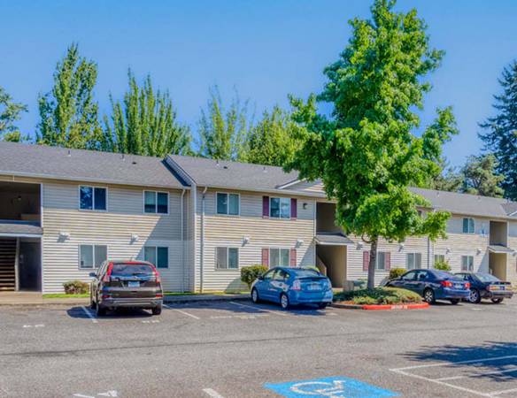 $1,550 / 2br - Pets Welcome and Near Major Transit Line in our Luxury Two Bed Unit (Glenfair)63867269661699123
