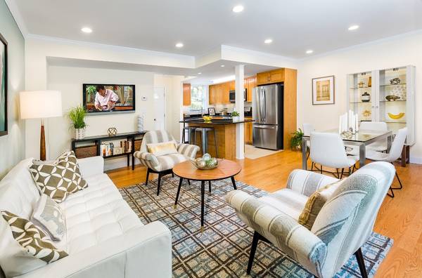 $3,645 / 2br - West Roxbury 2 Bed/1 Bath Townhouse | Hancock Village (West Roxbury)63810087404419122