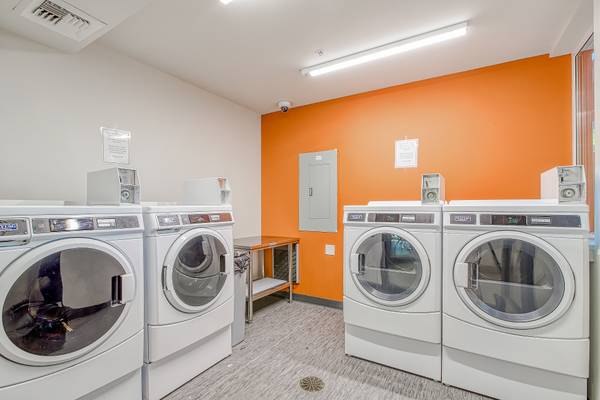$1,200 / 1br - 457ft2 - Ascensor, Estacionamiento Fuera de la Calle, Estación para Parrilladas (928 NE 162nd Ave, Portland, OR)63867270296961122