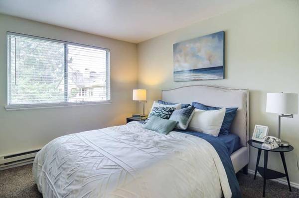 $1,970 / 2br - 1019ft2 - Individual Washer & Dryer, Sleek White Custom Kitchen Cabinetry (2700 w powell blvd)63672654283651121