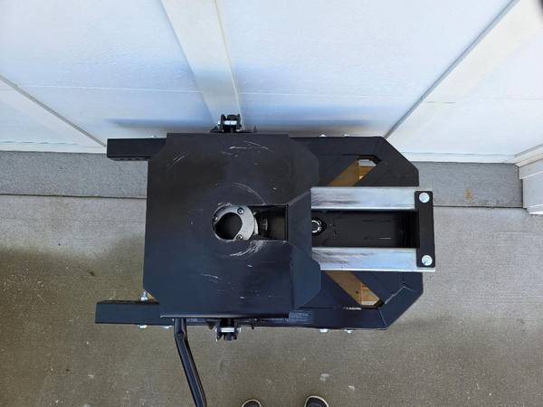 5th Wheel hitch - Autoslide 1