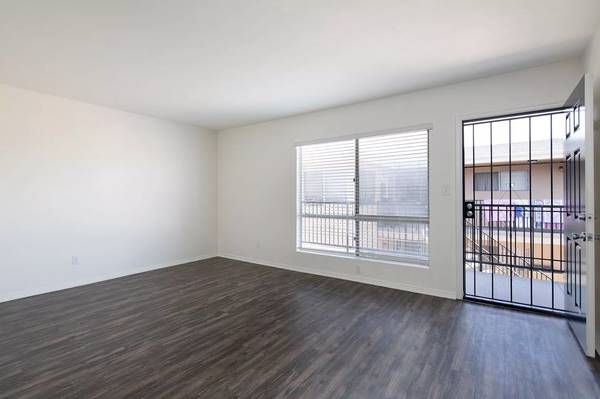 $1,995 / 1br - 650ft2 - Coastal 1BR at a Great Price ~ 1 Block from the Beach! (Imperial Beach)63865929783169123