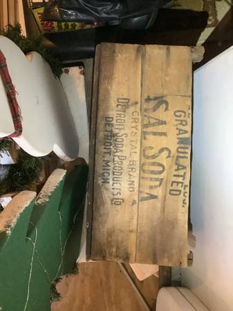 Vintage wooden box 1