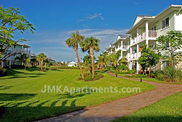 $2,700 / 2br - 2 bath lakefront property (North Palm Beach)64002013308162123