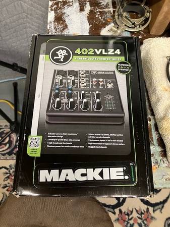 Mackie 402VLZ4 4-Channel Mixer 1
