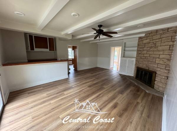 $4900.00 / 5br - Casa unifamiliar de 5 dormitorios/2 baños en Santa Maria - Disponible 8/1 - $490063663836226305124