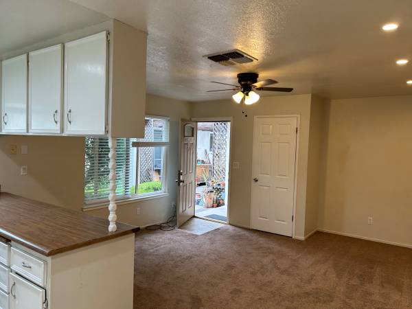 $1,250 / 1br - 1 Bedroom Ground level Move in ready (Oakdale)63970306562307120