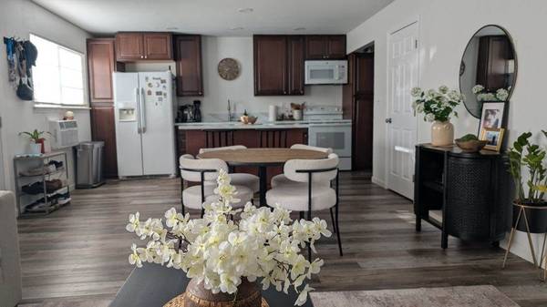 $2,000 / 2br - 900ft2 - 2 Bed, 1 Bath in Galt triplex (Galt)64174659248643124