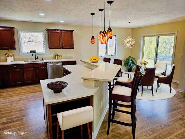 $539,500 / 4br - 3200ft2 - Four beds-three Baths 2 car attached (Suttons Bay)64037896335107122