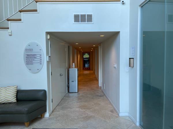 $650 / 72ft2 - 10th Street & Free Parking· Office With Round Window For Rent (Midtown Atlanta)63975297549698122
