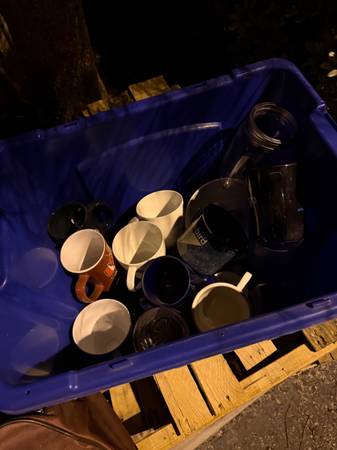 Kitchenware, cups, luggage 1