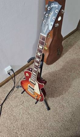 2022 Gibson Les Paul Classic wI Gibson hardshell case - $1,100 (Gillett)63471313592833124