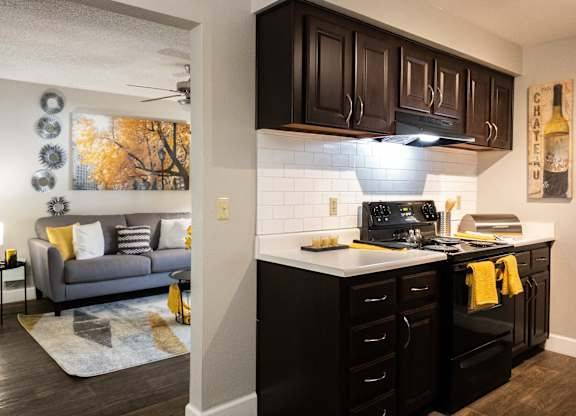 $1,300 / 2br - 815ft2 - Spacious 1,2 & 3 BRs | Pet-Friendly |Call for Specials! (14230 North 19th Avenue, Phoenix, AZ)63966953942018124