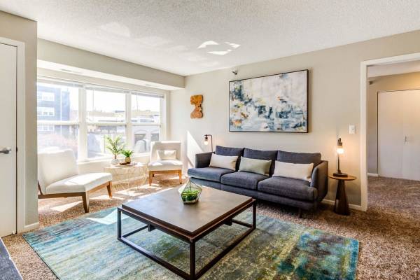 $1,585 / 2br - 881ft2 - Online Payments Available, Refrigerator, Disability Access (110 E 1st St, Chaska, MN)63797881837569121