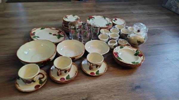 Vintage Franciscan Apple dinnerware - collectibles - by owner