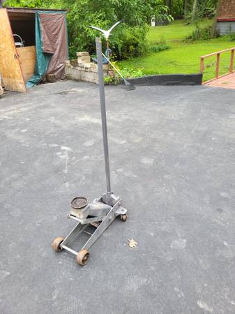 3 Ton Floor Jack 1