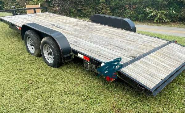 2022 dove tail trailer 1