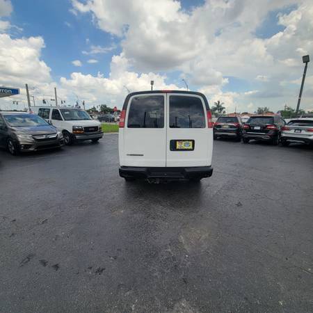 2017 Chevrolet Express 3500 Van de pasajeros LT 1LT EL TRANSPORTISTA - $12,995 (7862340220 LEO)63489602584577124