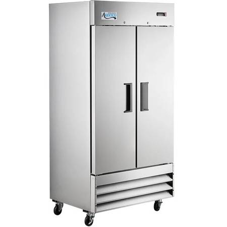 Avantco A-35R-HC 39 1/2" Solid Door Reach-In Refrigerator 1