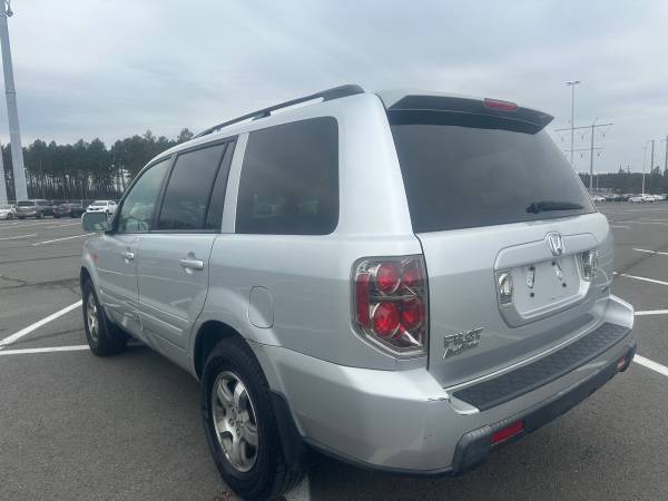 2008 Honda Pilot 4x4 3 rows - $4,800 (Halethorpe)63470598812931122