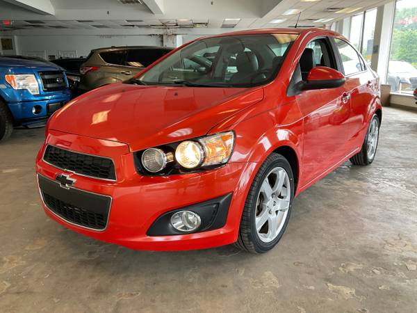 2012 Chevrolet Sonic 2LTZ abierto domingo 12-4 aprobación garantizada - $7,980 (Bridgeport, OH)63654695354241124