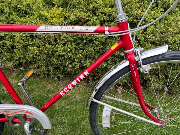 Vintage Schwinn Collegiate 3 Men's 3 Speed Cruiser Bike Red 1980 - $225 (Traverse City)62961761297283123