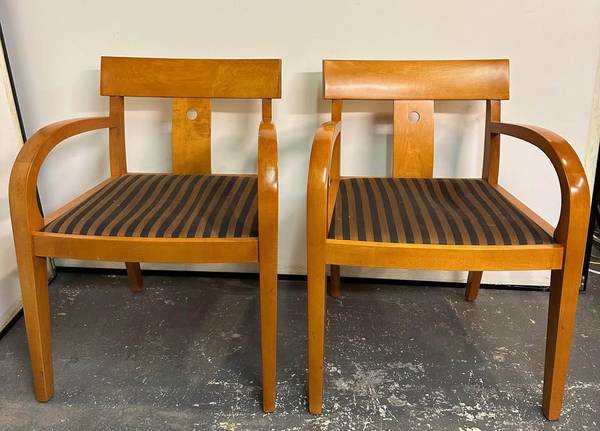 🔥 Modern Maple Wood Armchairs – Set of 10 Available! 🔥 $80 each for 1