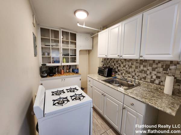 $2,095 Large Brighton Studio - DECEMBER 1st (Brighton)63996693281666124