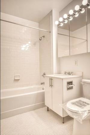 $4,000 / 2br - 1 Month Free! Flr_Ceiling windows! (Long Island City)63854385136129124