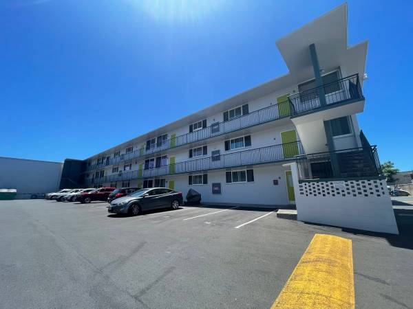 $2,145 / 2br - 600ft2 - AC Unit, Convenient access to H1 Freeway, Assigned Parking (94-289 Leonui St, Waipahu, HI)63939666201218124