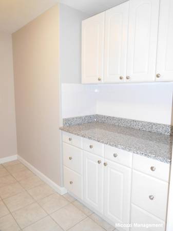 $3,195 / 2br - *NO FEE* Open layout, new kit/bath, PARKING included!! *NOV 1* (Brookline/Washington Sq/Coolidge Corner)63828337698435121