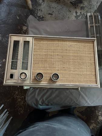 Mid century radio Zenith 1