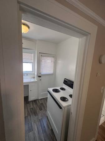 $1,400 / 1br - - Tudor Style Cottage Studio for rent on Capitol Hill (Seattle)63659517073539124