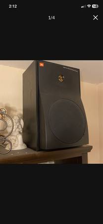 JBL 6208 Bi-amplified Reference Monitors, 2 PCs, 1