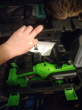Battery powered chainsaw 1