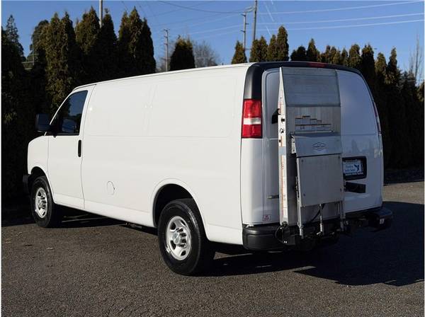 2021 Chevrolet Express 3500 - Photo 5