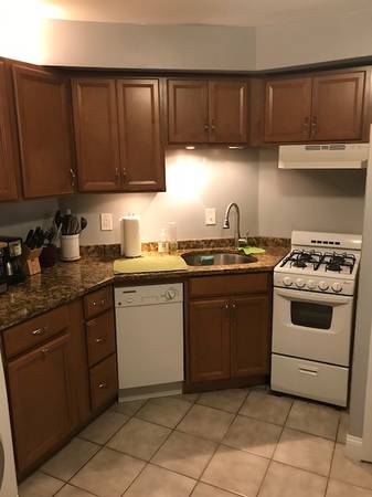$2,000 / 1br - 900ft2 - Available 1-Oct. Charming 1 Bed/1 Bath unit and Private Patio (Meridian Hill/U St)63779239117697122