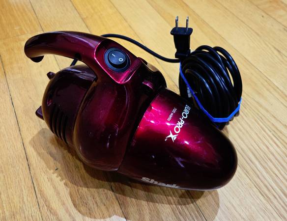 SHARK VACUUM 1