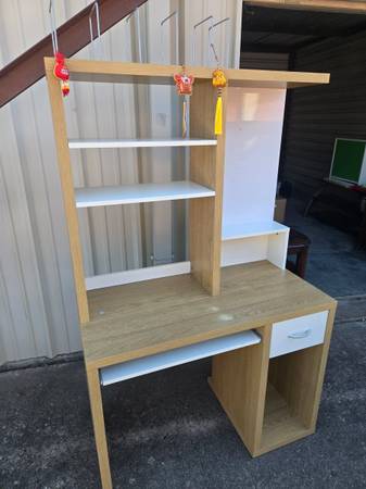 Nice computer desk 1