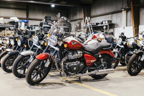 2024 Royal Enfield Super Meteor 650 w/ free touring kit 1