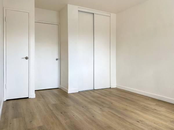 $2,595 / 2br - 894ft2 - Ideal 2 BR/2 BA w/ Dishwasher & Tub/Shower Combo (Reseda)63701222923907122