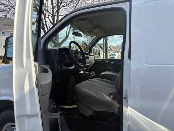 2006 GMC Savana 2500 - Photo 9