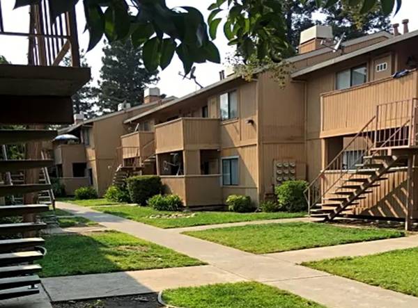 $1,599 / 2br - HALF OFF 2ND MONTH!  Gated Community // Pets Welcome, Comfortable Pool (Sacramento)64043835464705124
