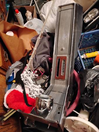 Pontiac Grand Prix 1964 Excellent center counsel. Super clean. 1